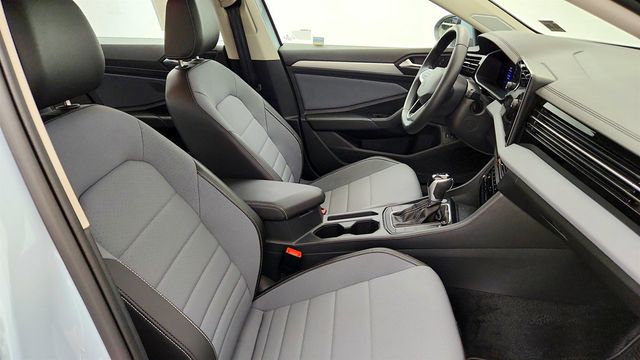 2025 Volkswagen Jetta SE Automatic w/ Panoramic Sunroof Package - 23029871 - 22