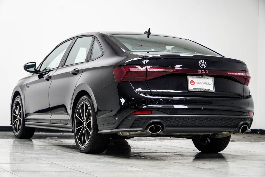 Volkswagen Jetta GLI photo 10