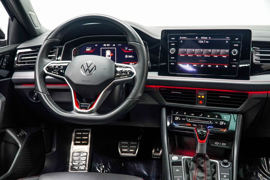 Volkswagen Jetta GLI photo 15