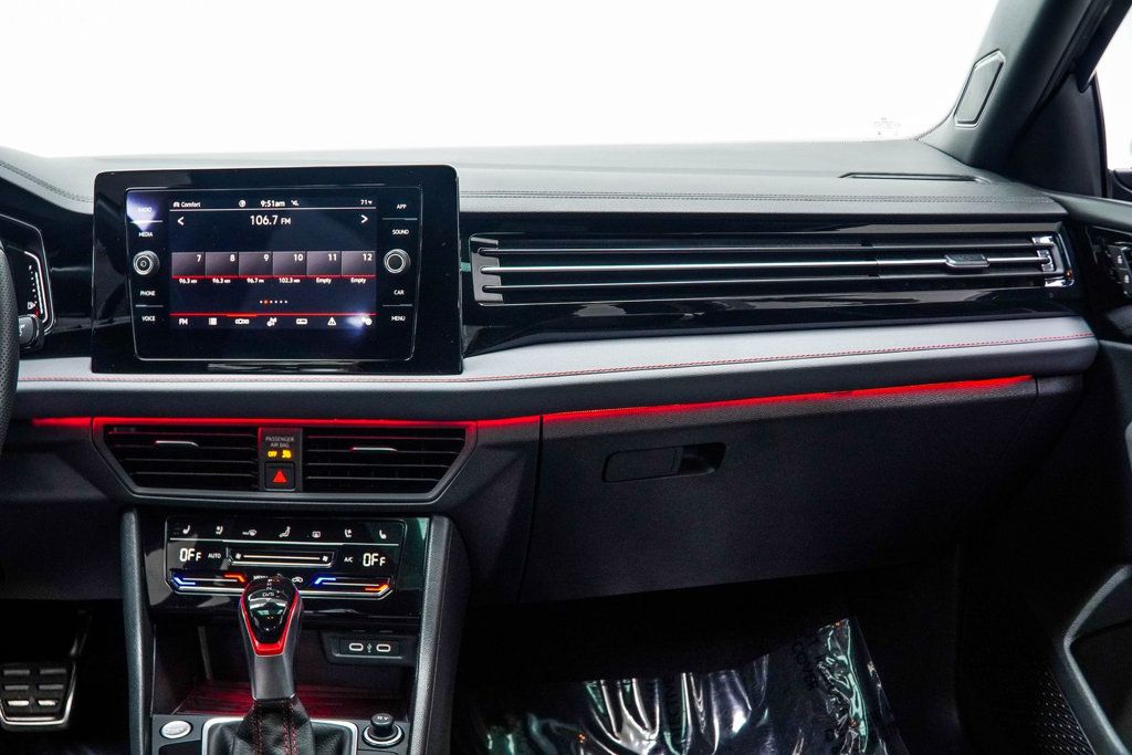 Volkswagen Jetta GLI photo 16