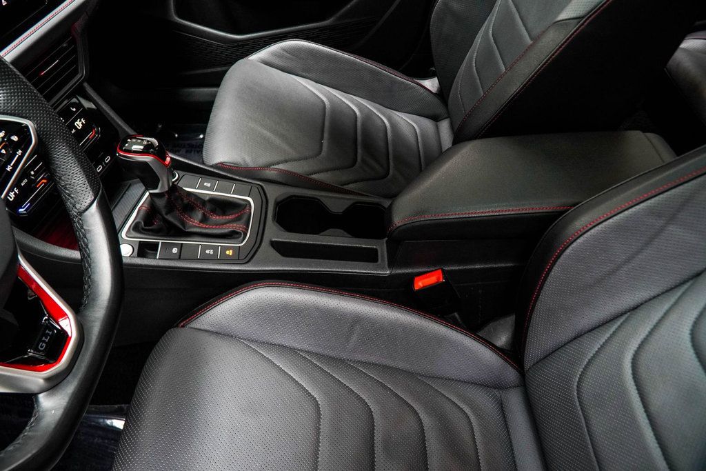 Volkswagen Jetta GLI photo 18