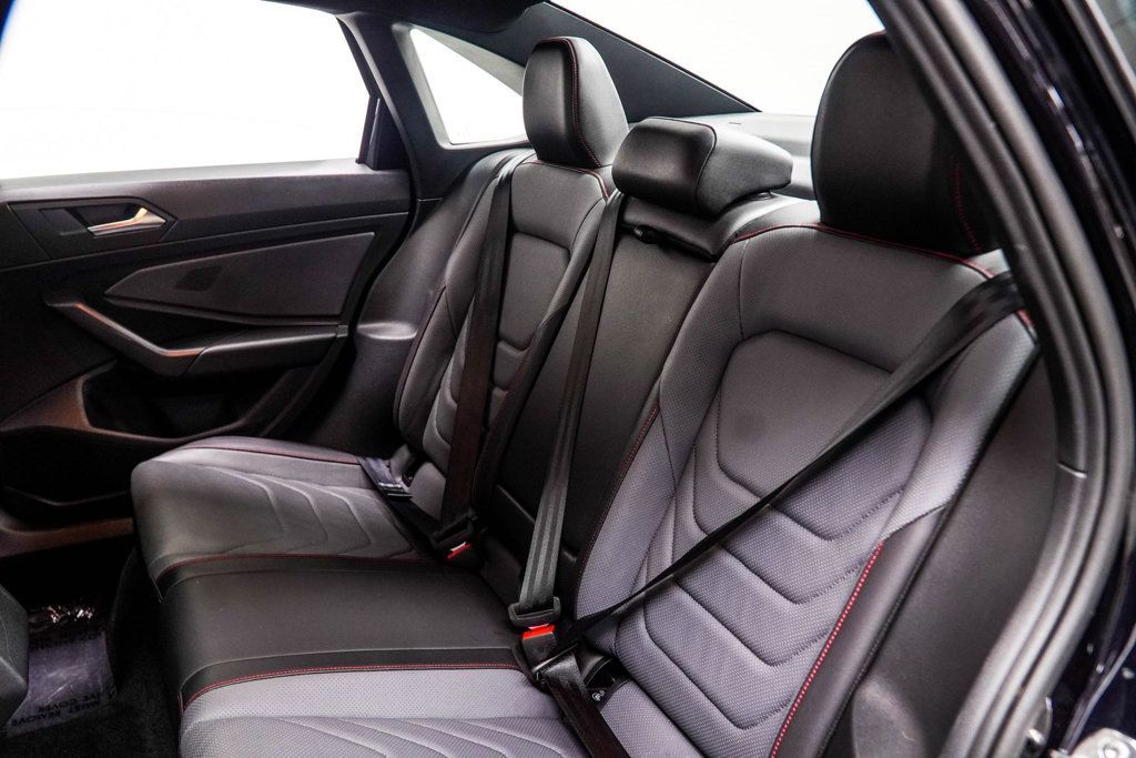 Volkswagen Jetta GLI photo 39