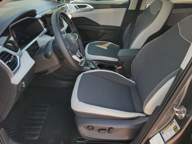 2025 Volkswagen Taos SE 4MOTION - 22915283 - 3