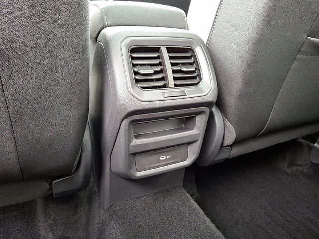 2025 Volkswagen Taos SE 4MOTION - 22900586 - 10