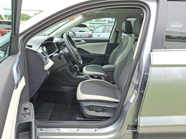2025 Volkswagen Taos SE 4MOTION - 22900586 - 13