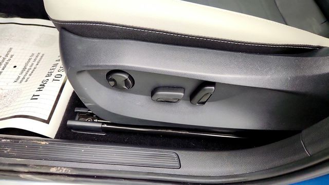 2025 Volkswagen Taos SE 4MOTION - 22978362 - 10