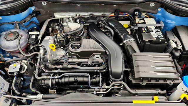 2025 Volkswagen Taos SE 4MOTION - 22978362 - 25