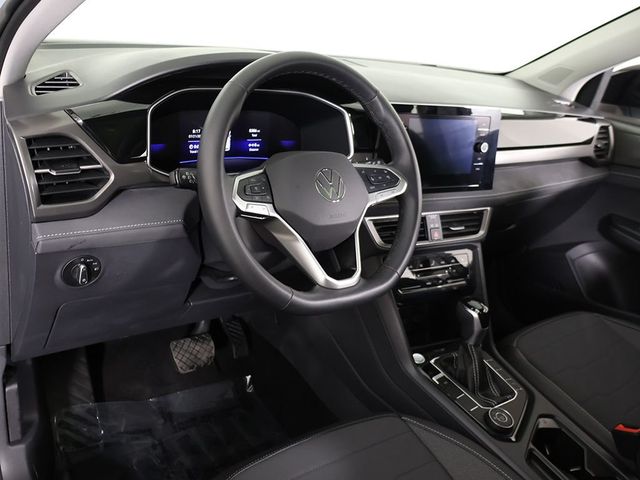 2025 Volkswagen Taos SE Black 4MOTION - 23053910 - 28