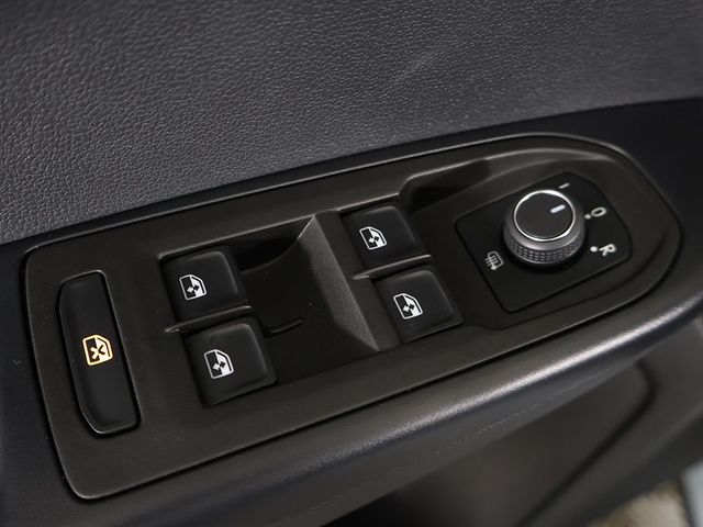 2025 Volkswagen Taos SE Black 4MOTION - 23053910 - 39