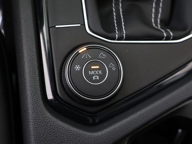 2025 Volkswagen Taos SE Black 4MOTION - 23053910 - 52