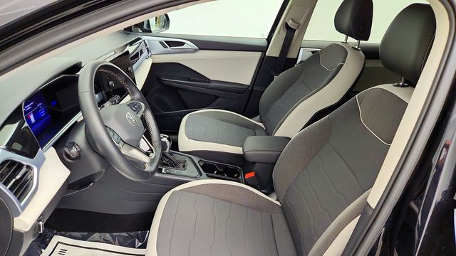 2025 Volkswagen Taos SE FWD - 23087364 - 17