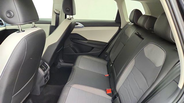 2025 Volkswagen Taos SE FWD - 23087364 - 18
