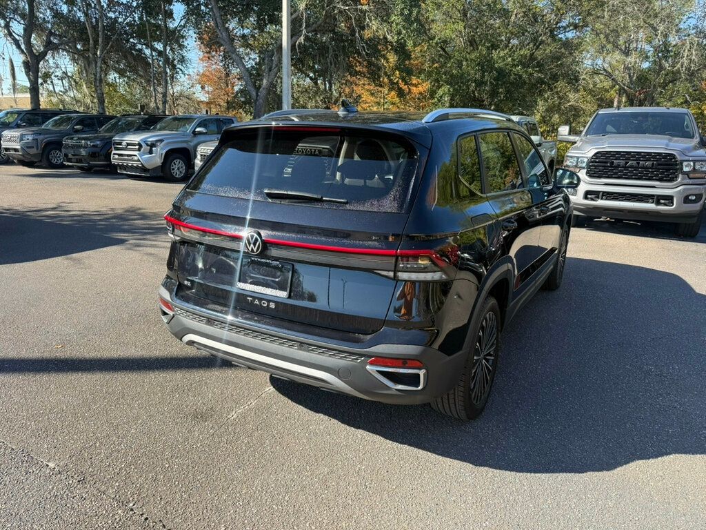 2025 Volkswagen Taos SE photo 4