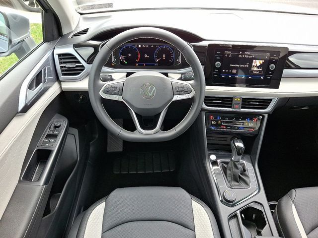 2025 Volkswagen Taos SEL 4MOTION - 22945896 - 11