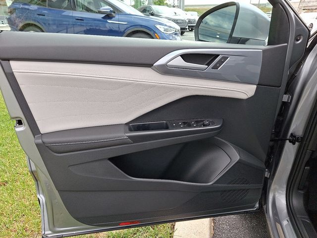 2025 Volkswagen Taos SEL 4MOTION - 22945896 - 12