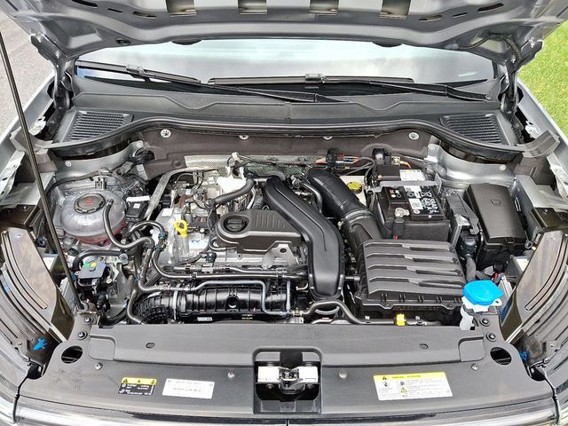 2025 Volkswagen Taos SEL 4MOTION - 22945896 - 26