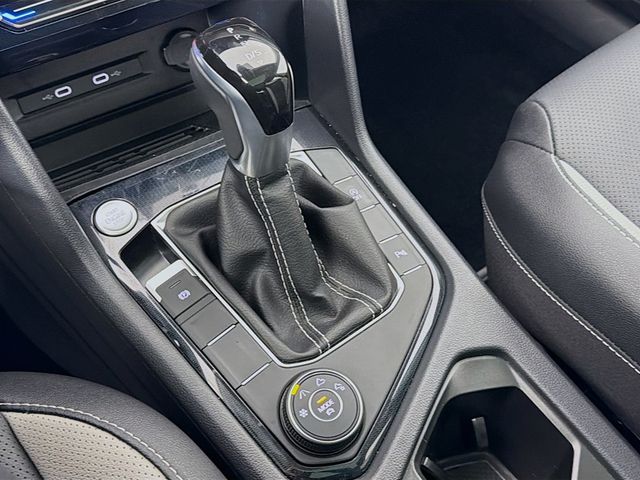 2025 Volkswagen Taos SEL 4MOTION - 22981271 - 17