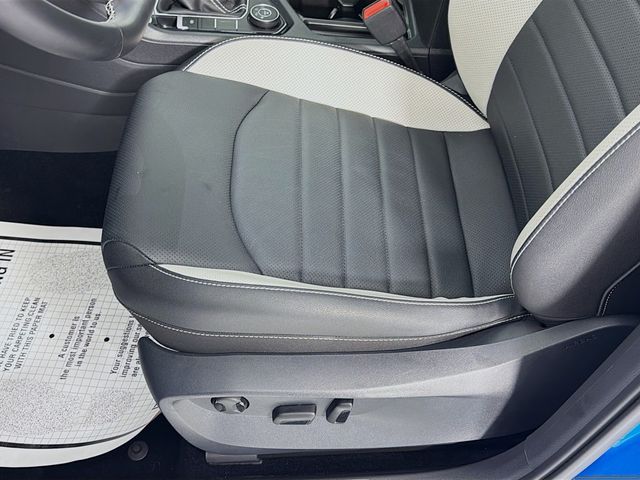 2025 Volkswagen Taos SEL 4MOTION - 22981271 - 19