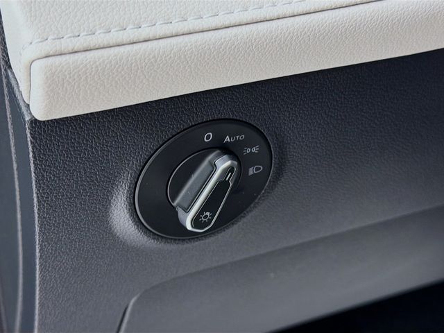 2025 Volkswagen Taos SEL 4MOTION - 22999610 - 9