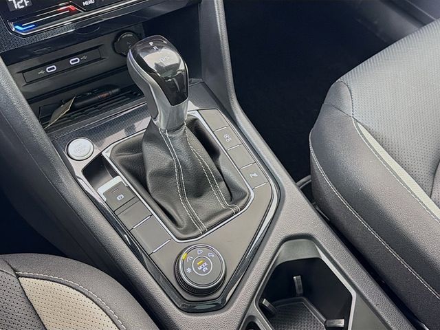 2025 Volkswagen Taos SEL 4MOTION - 22999610 - 17