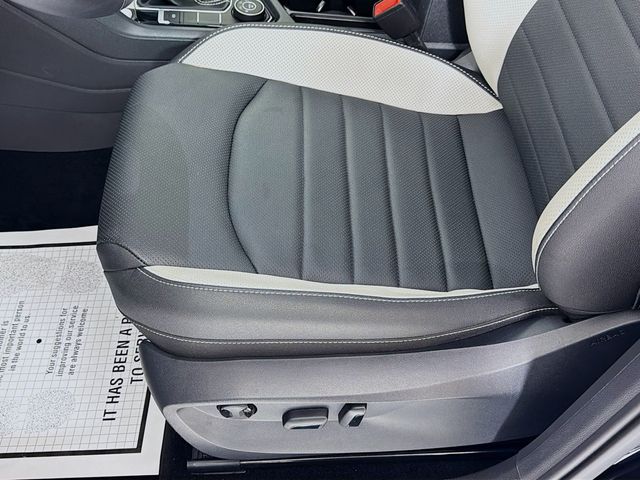 2025 Volkswagen Taos SEL 4MOTION - 22999610 - 19