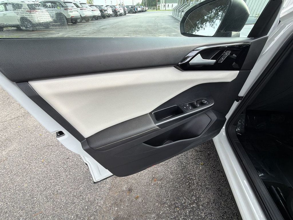 Volkswagen Taos photo 12