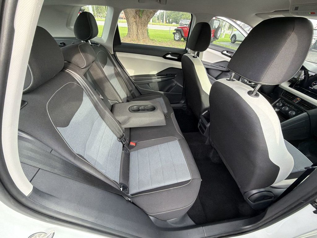 Volkswagen Taos photo 21