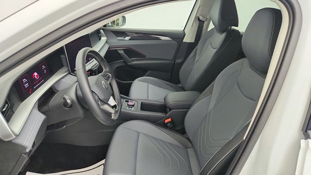 2025 Volkswagen Tiguan 2.0T SE - 22955116 - 18