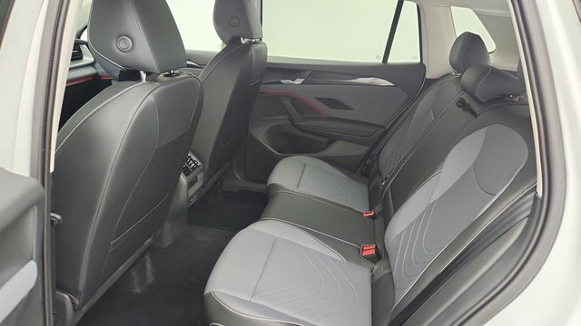 2025 Volkswagen Tiguan 2.0T SE - 22955116 - 19