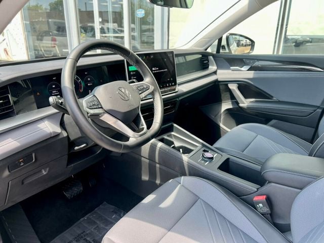 2025 Volkswagen Tiguan 2.0T SE FWD - 23030275 - 11