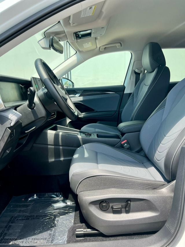 2025 Volkswagen Tiguan 2.0T SE FWD - 23030275 - 12