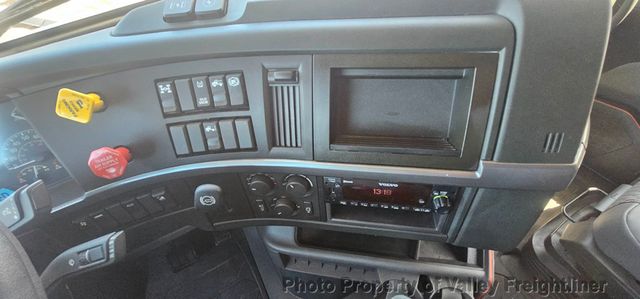 2025 Volvo 760  - 23060148 - 6
