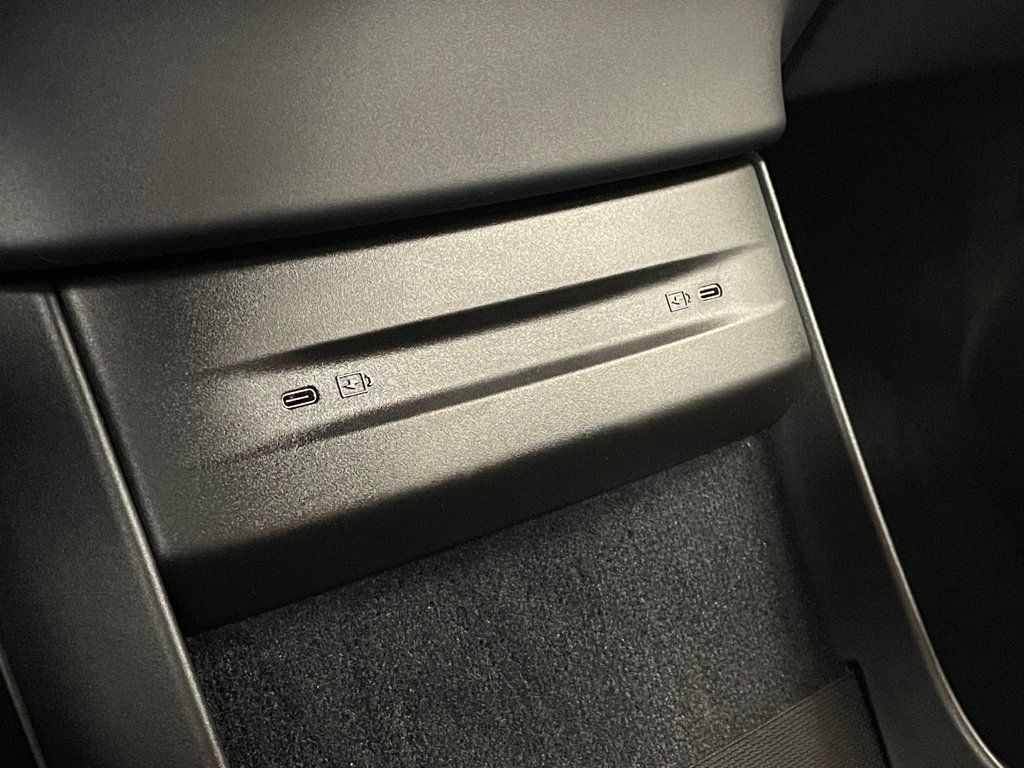 2025 Volvo EX90 Twin Motor Performance Ultra 7-Seater - 23048525 - 33
