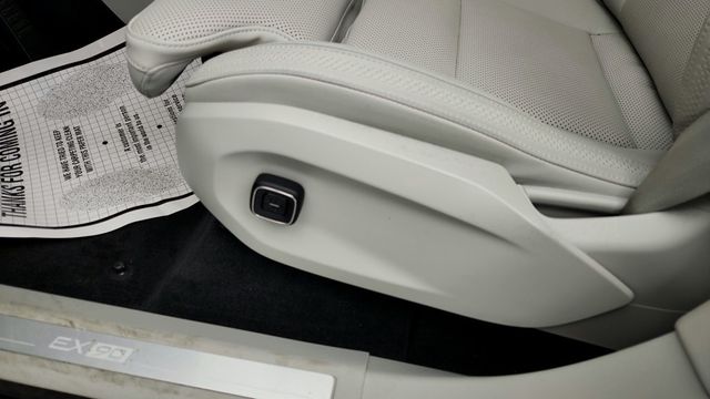 2025 Volvo EX90 Twin Motor Performance Ultra 7-Seater with B&W Premium Sound - 22955632 - 11