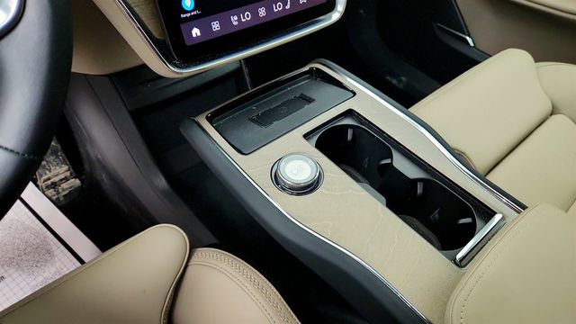 2025 Volvo EX90 Twin Motor Plus 6-Seater - 23053035 - 12