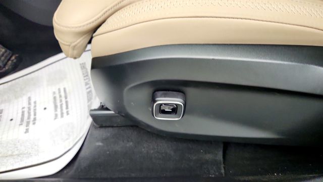 2025 Volvo EX90 Twin Motor Plus 6-Seater w/ Tow Hitch & Panoramic Sunshade - 23040024 - 9