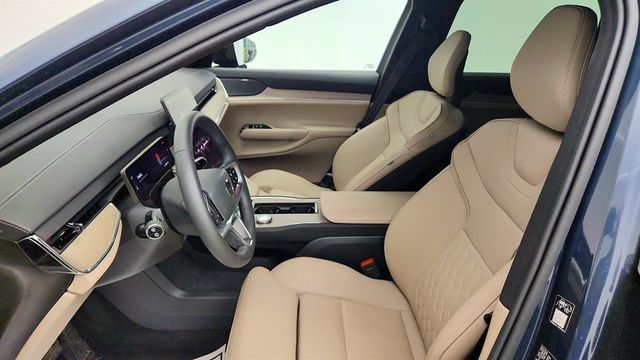 2025 Volvo EX90 Twin Motor Plus 6-Seater w/ Tow Hitch & Panoramic Sunshade - 23040024 - 17