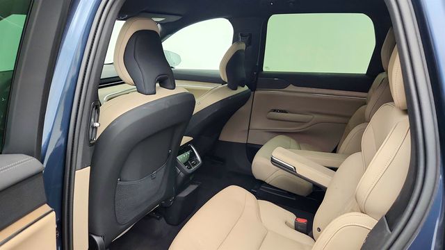 2025 Volvo EX90 Twin Motor Plus 6-Seater w/ Tow Hitch & Panoramic Sunshade - 23040024 - 18