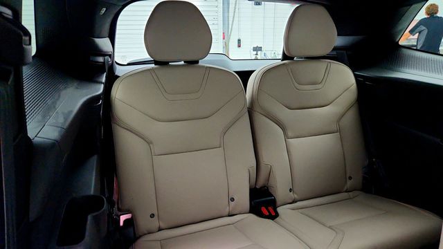2025 Volvo EX90 Twin Motor Plus 6-Seater w/ Tow Hitch & Panoramic Sunshade - 23040024 - 20