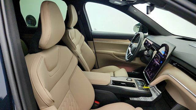 2025 Volvo EX90 Twin Motor Plus 6-Seater w/ Tow Hitch & Panoramic Sunshade - 23040024 - 21