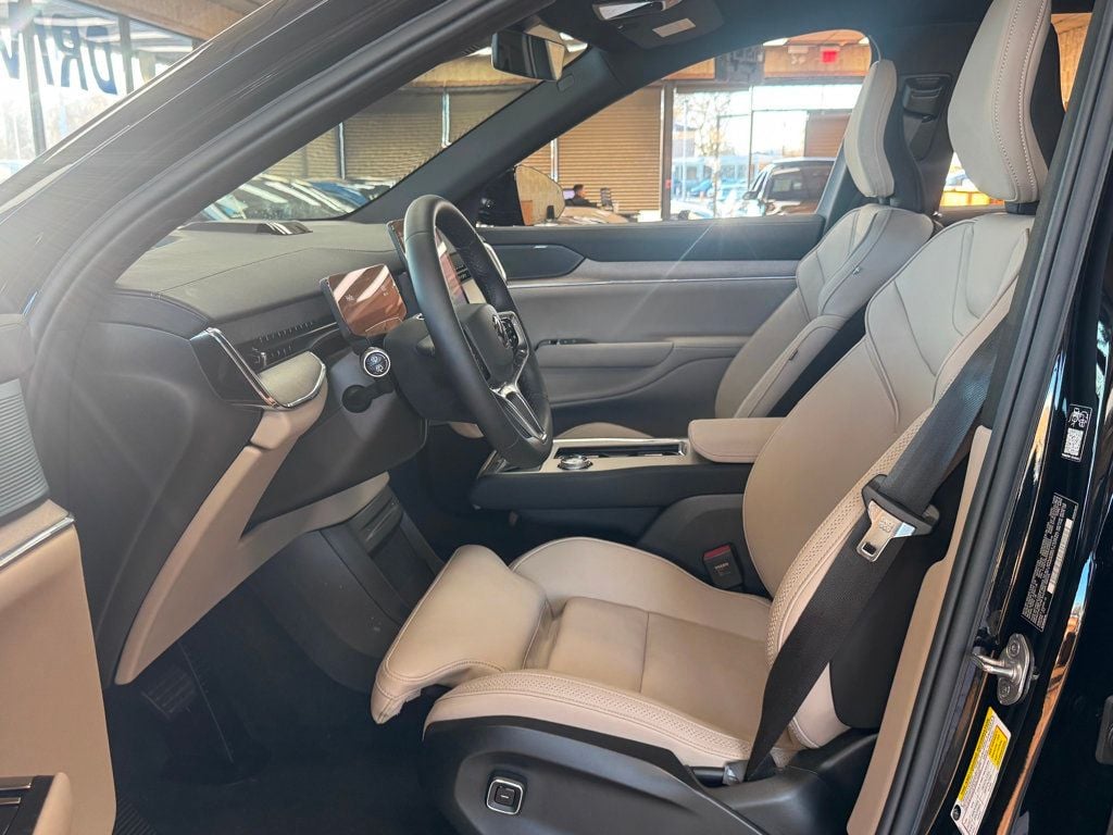2025 Volvo EX90 Twin Motor Plus 7-Seater - 22945373 - 17