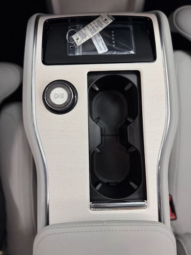 2025 Volvo EX90 Twin Motor Plus 7-Seater - 23048524 - 28