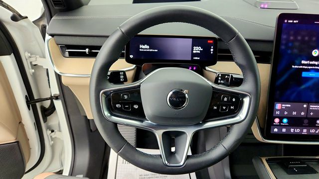 2025 Volvo EX90 Twin Motor Plus 7-Seater w/ 22-Inch Aero Wheels & Protection Pac - 23040255 - 13