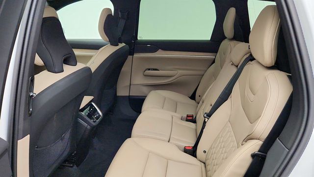 2025 Volvo EX90 Twin Motor Plus 7-Seater w/ 22-Inch Aero Wheels & Protection Pac - 23040255 - 19