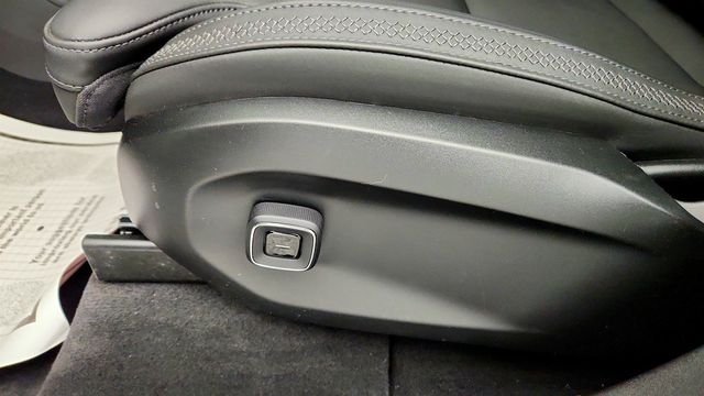 2025 Volvo EX90 Twin Motor Ultra 6-Seater w/ B&W Premium Sound & Running Boards - 23025817 - 11