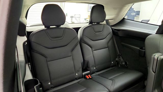 2025 Volvo EX90 Twin Motor Ultra 6-Seater w/ B&W Premium Sound & Running Boards - 23025817 - 22