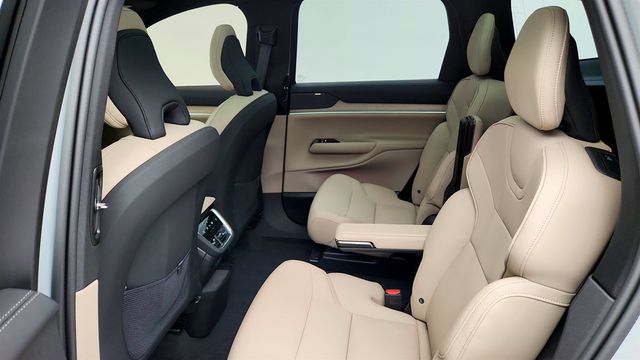 2025 Volvo EX90 Twin Motor Ultra 6-Seater w/ Ventilated Nordico Seats - 23033381 - 20