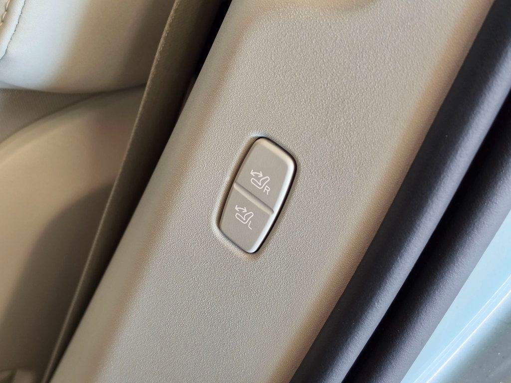 2025 Volvo EX90 Twin Motor Ultra 7-Seater - 23060176 - 19