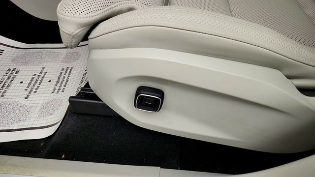 2025 Volvo EX90 Twin Motor Ultra 7-Seater w/ B&W Premium Sound & 22in Wheels - 23015743 - 11