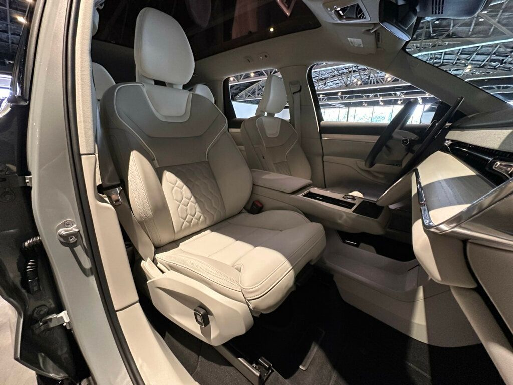 2025 Volvo EX90 TwinMotor/Ultra/AirSuspension/Htd&CldSeatMassageSeats/360Camera - 23042742 - 33
